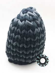 Mega-scale black-gray cap / Czarno-szara czapka w mega skali by Tender December, Alina Tyro-Niezgoda