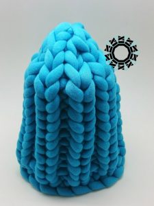 Mega-scale turquoise cap / Turkusowa czapka w mega skali by Tender December, Alina Tyro-Niezgoda