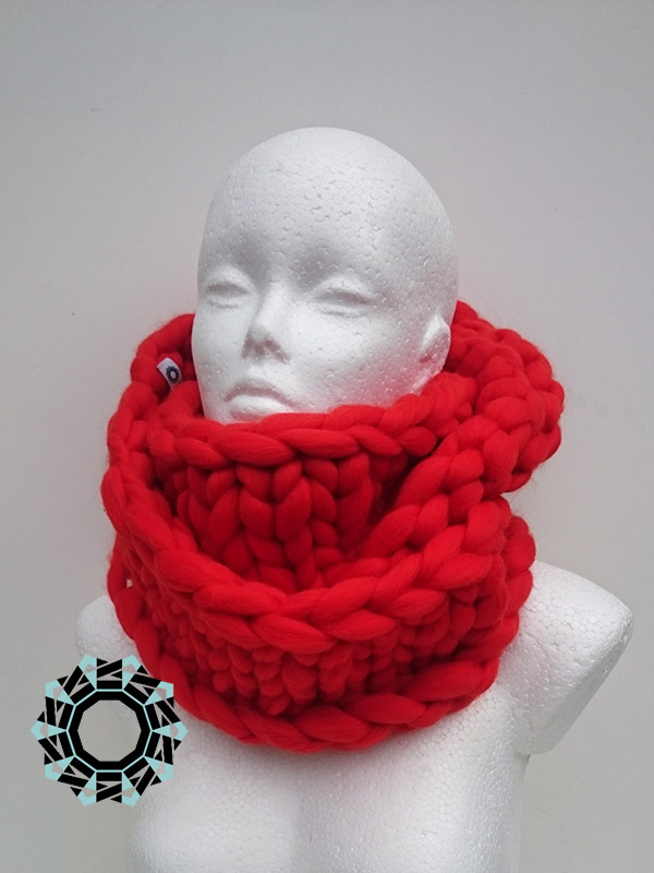 Mega-scale red scarf / Czerwony szalik w mega skali by Tender December, Alina Tyro-Niezgoda