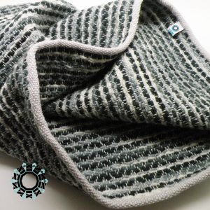 Zigzag-patterned, warm tube scarf / Ciepły komin w zygzaki by Tender December, Alina Tyro-Niezgoda