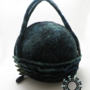 Felt handbag with a spotted inside / Filcowa torebka z wnętrzem w kropki by Tender December, Alina Tyro-Niezgoda,